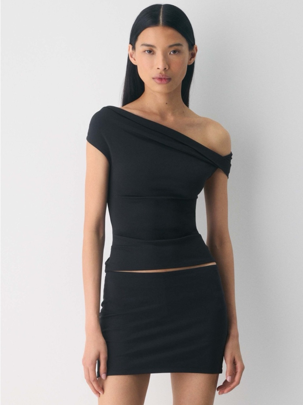 Aritzia Original Contour Ravish Top in Black Off Shoulder Tank New